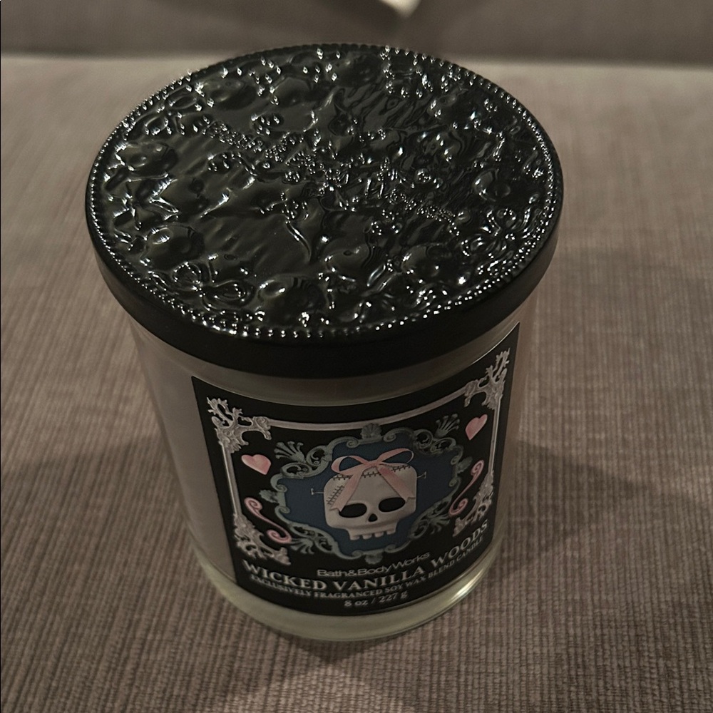 BATH BODY WORKS Wicked Vanilla Woods 1-wick Halloween Candle NEW - Picture 2 of 4
